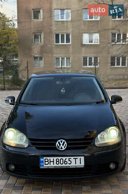 Хэтчбек Volkswagen Golf 2004 в Измаиле