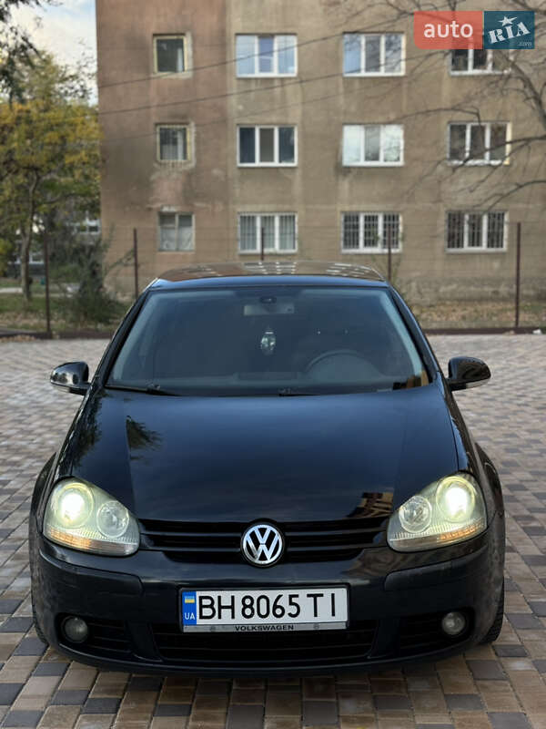 Хэтчбек Volkswagen Golf 2004 в Измаиле