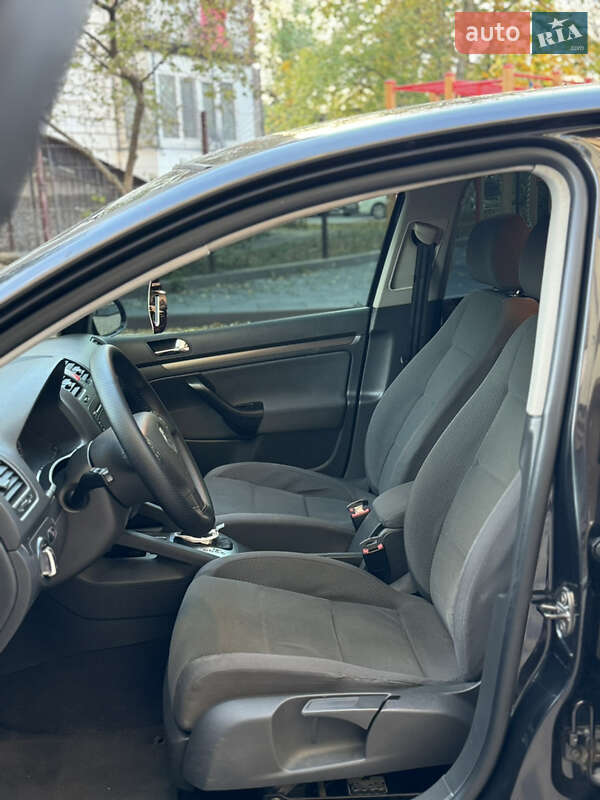 Хэтчбек Volkswagen Golf 2004 в Измаиле