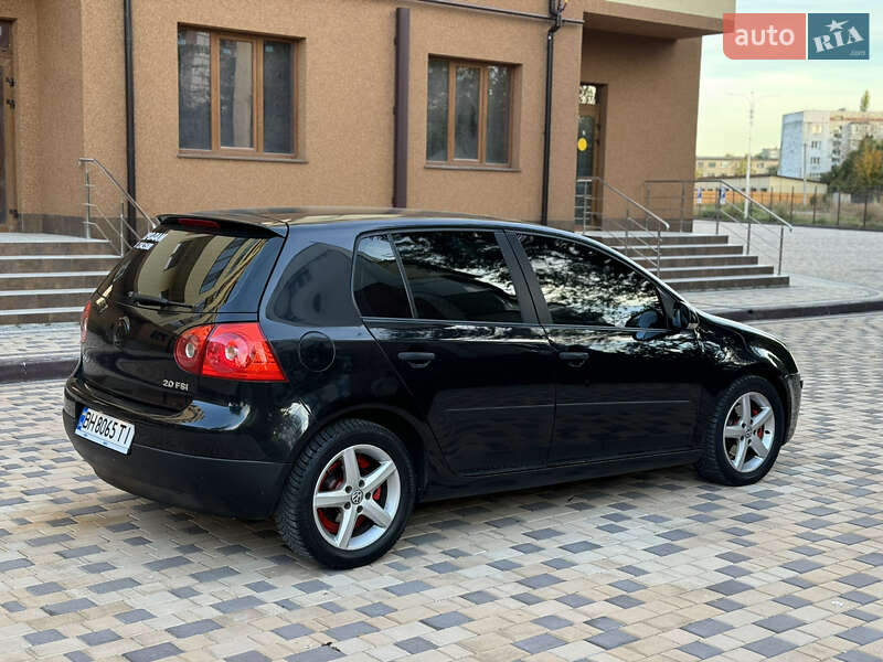 Хэтчбек Volkswagen Golf 2004 в Измаиле