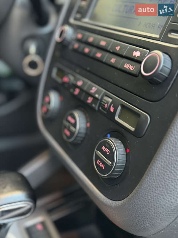 Хэтчбек Volkswagen Golf 2004 в Измаиле