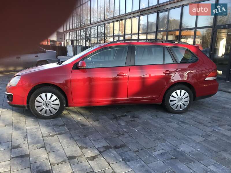 Універсал Volkswagen Golf 2009 в Рівному