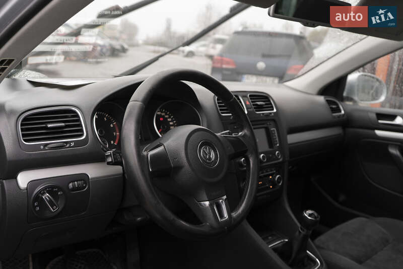 Универсал Volkswagen Golf 2010 в Ужгороде