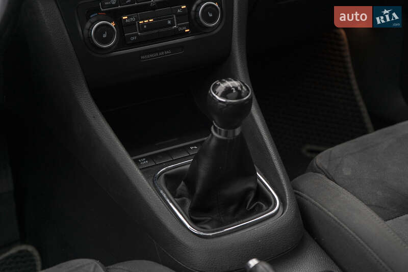 Универсал Volkswagen Golf 2010 в Ужгороде