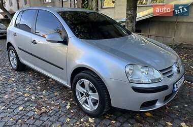 Хетчбек Volkswagen Golf 2004 в Хусті