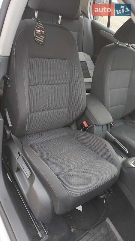 Хэтчбек Volkswagen Golf 2011 в Ирпене