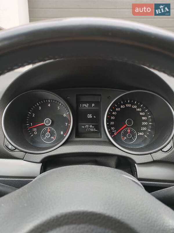 Хэтчбек Volkswagen Golf 2011 в Ирпене