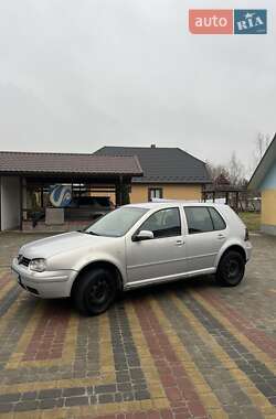 Хэтчбек Volkswagen Golf 2000 в Дубровице