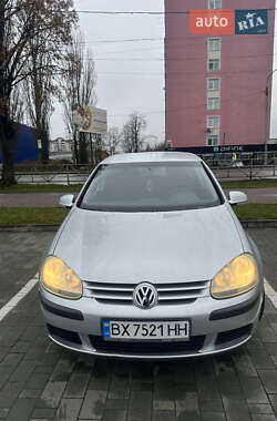 Хэтчбек Volkswagen Golf 2004 в Хмельницком