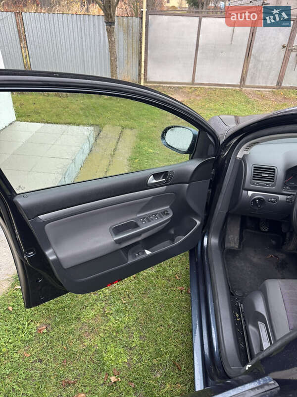 Хэтчбек Volkswagen Golf 2007 в Сторожинце