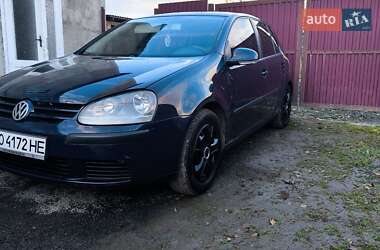 Хэтчбек Volkswagen Golf 2004 в Виноградове