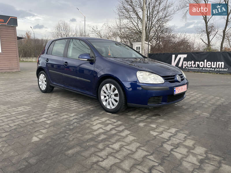 Хэтчбек Volkswagen Golf 2005 в Калуше