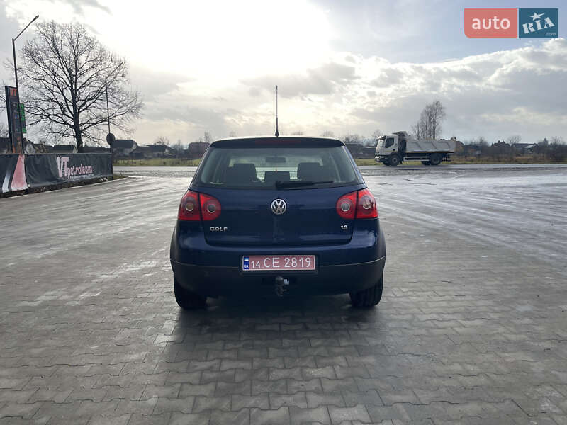 Хэтчбек Volkswagen Golf 2005 в Калуше