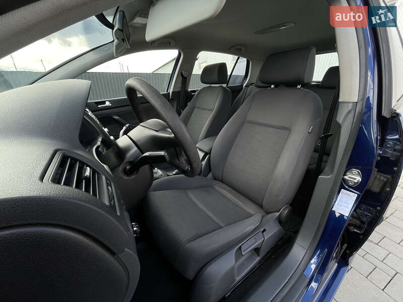 Хэтчбек Volkswagen Golf 2005 в Калуше