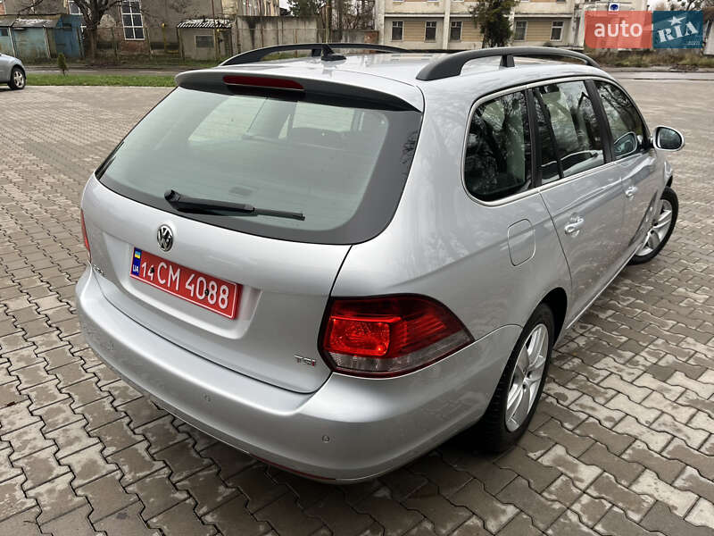 Универсал Volkswagen Golf 2011 в Черновцах