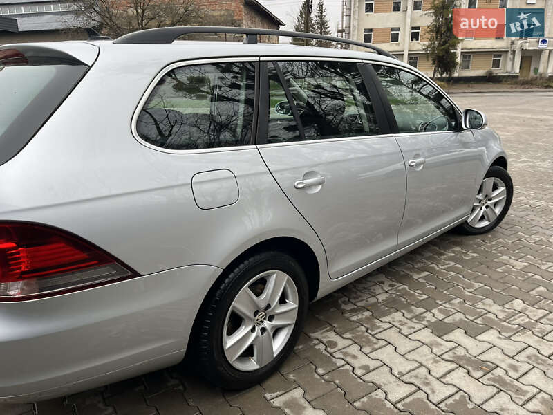 Универсал Volkswagen Golf 2011 в Черновцах