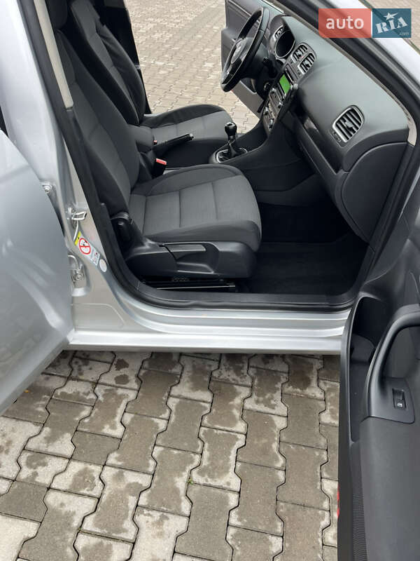 Универсал Volkswagen Golf 2011 в Черновцах