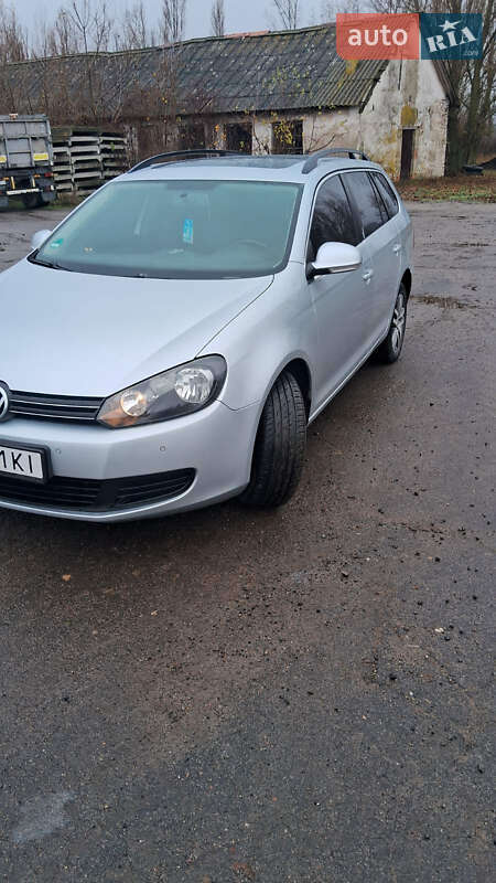 Универсал Volkswagen Golf 2009 в Томашполе