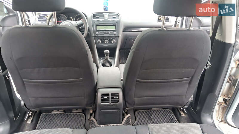 Универсал Volkswagen Golf 2009 в Томашполе