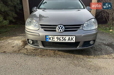 Хетчбек Volkswagen Golf 2004 в Дніпрі