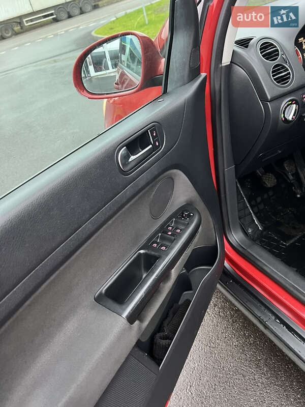 Хэтчбек Volkswagen Golf 2010 в Шостке