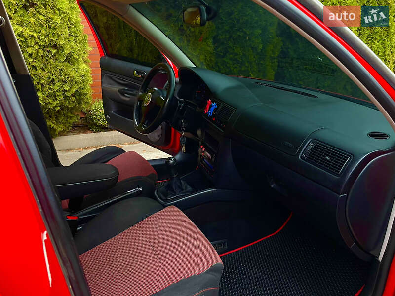 Хетчбек Volkswagen Golf 1998 в Івано-Франківську