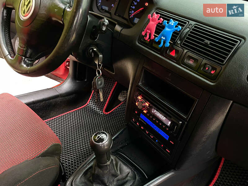 Хетчбек Volkswagen Golf 1998 в Івано-Франківську