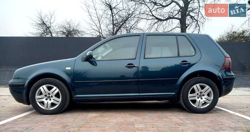 Volkswagen Golf 2003