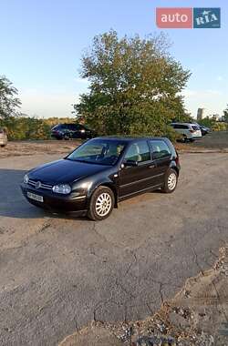 Хэтчбек Volkswagen Golf 2001 в Запорожье