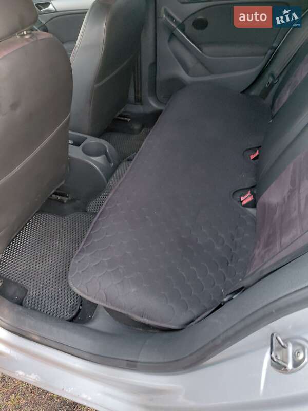 Хэтчбек Volkswagen Golf 2009 в Сахновщине