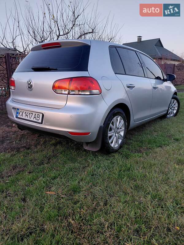 Хэтчбек Volkswagen Golf 2009 в Сахновщине