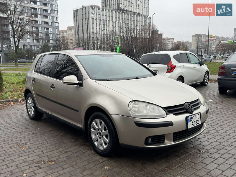 Хэтчбек Volkswagen Golf 2005 в Львове