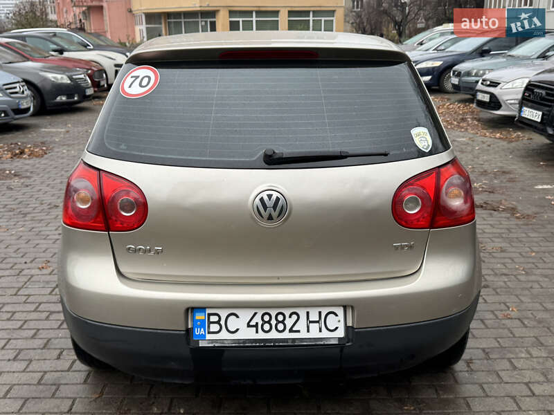 Хэтчбек Volkswagen Golf 2005 в Львове