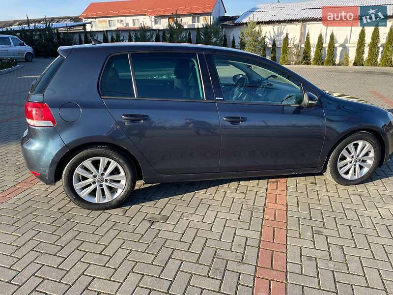 Хэтчбек Volkswagen Golf 2011 в Золочеве