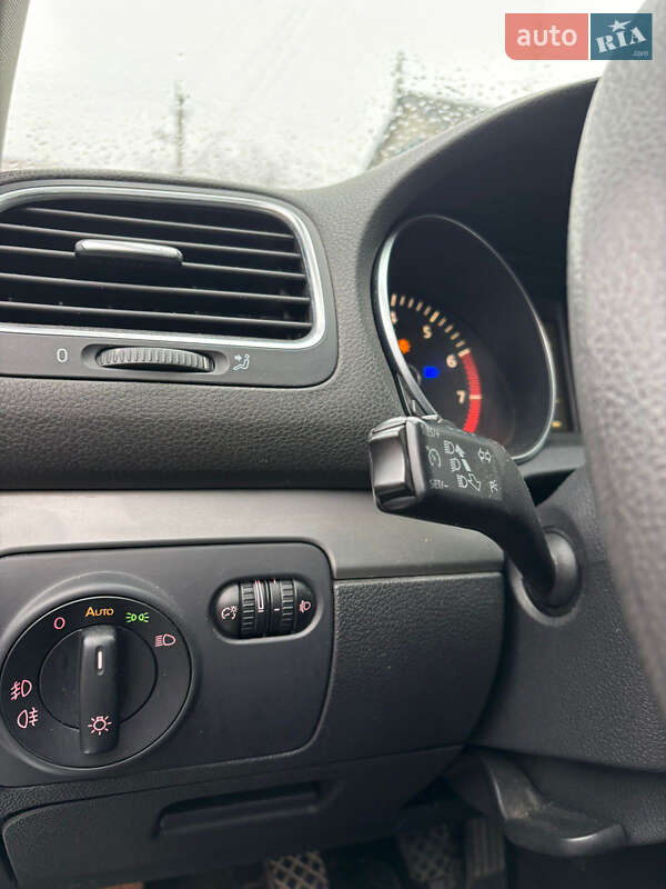 Хэтчбек Volkswagen Golf 2009 в Староконстантинове