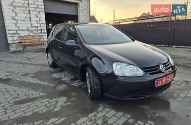 Хетчбек Volkswagen Golf 2005 в Луцьку