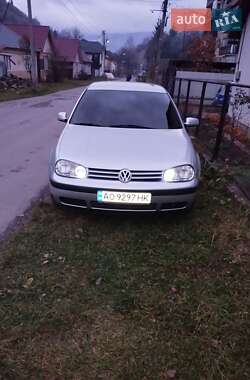 Хэтчбек Volkswagen Golf 2002 в Рахове
