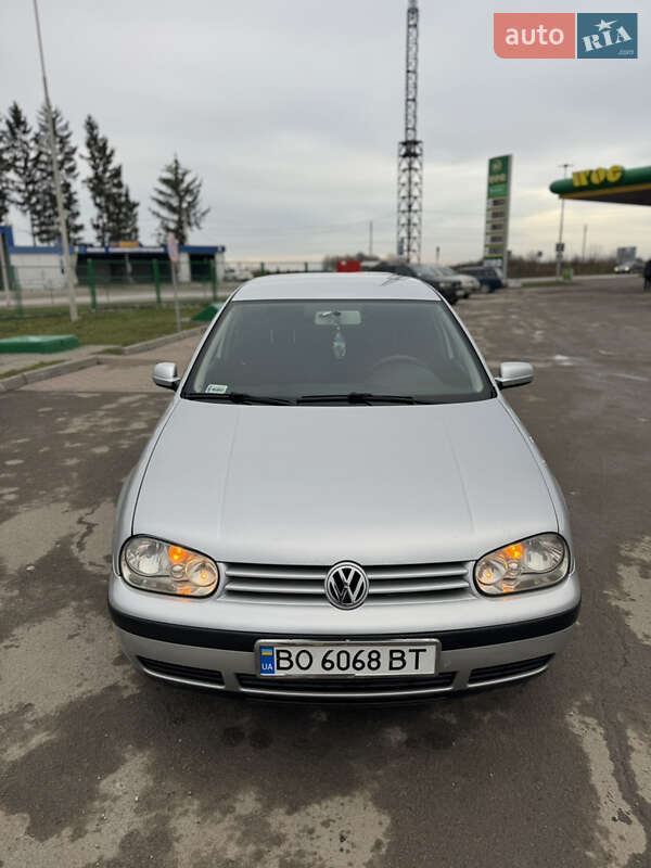 Хетчбек Volkswagen Golf 2003 в Борщеві