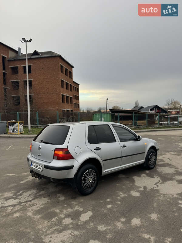 Хетчбек Volkswagen Golf 2003 в Борщеві