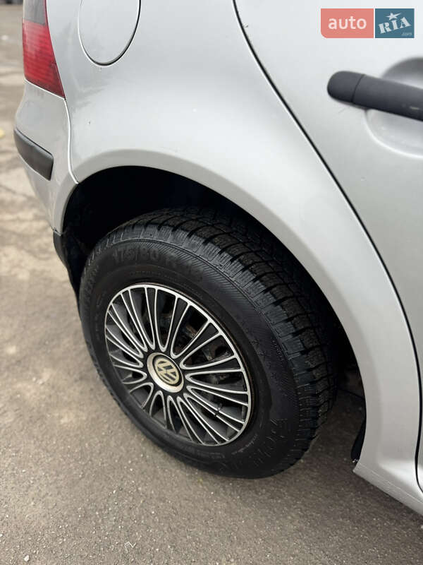 Хетчбек Volkswagen Golf 2003 в Борщеві