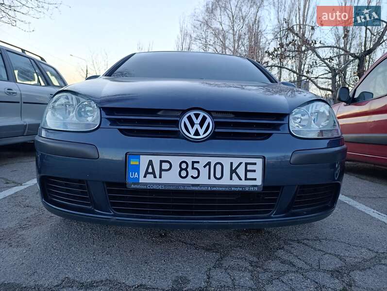 Хетчбек Volkswagen Golf 2004 в Запоріжжі