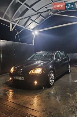 Хэтчбек Volkswagen Golf 2004 в Сторожинце
