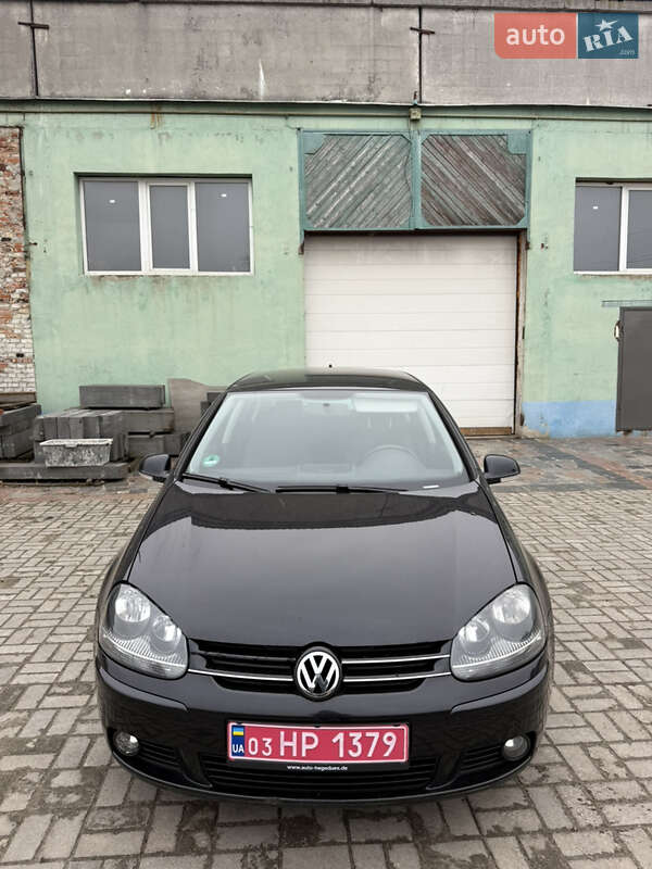 Хэтчбек Volkswagen Golf 2009 в Сумах