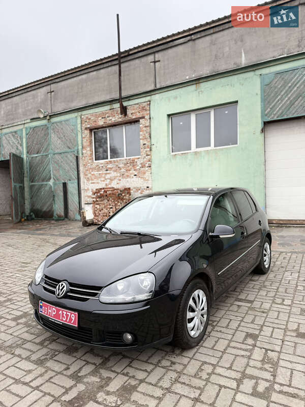Хэтчбек Volkswagen Golf 2009 в Сумах