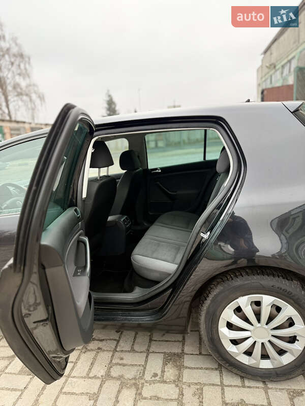 Хэтчбек Volkswagen Golf 2009 в Сумах