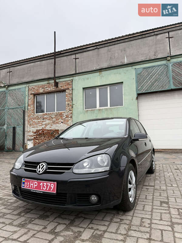Хэтчбек Volkswagen Golf 2009 в Сумах