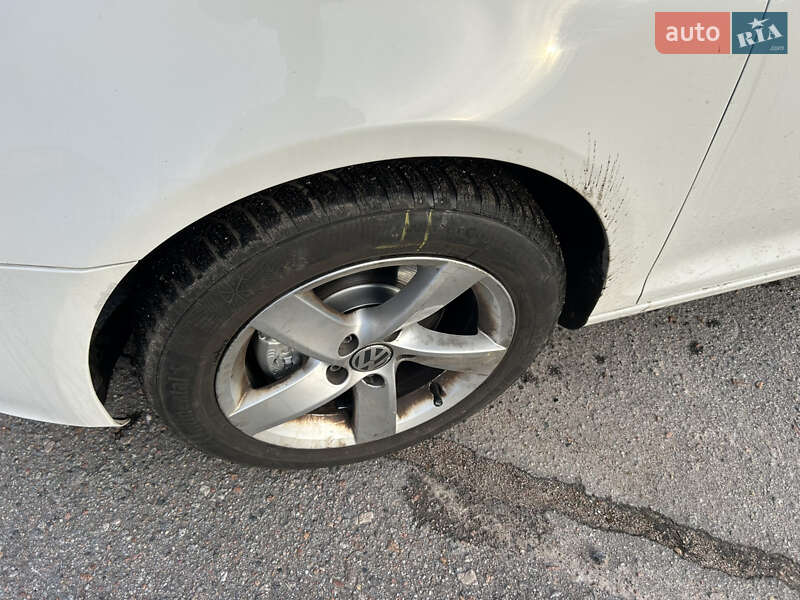 Універсал Volkswagen Golf 2010 в Чернігові