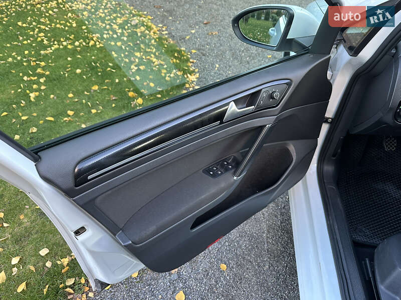 Хэтчбек Volkswagen Golf 2015 в Хмельницком