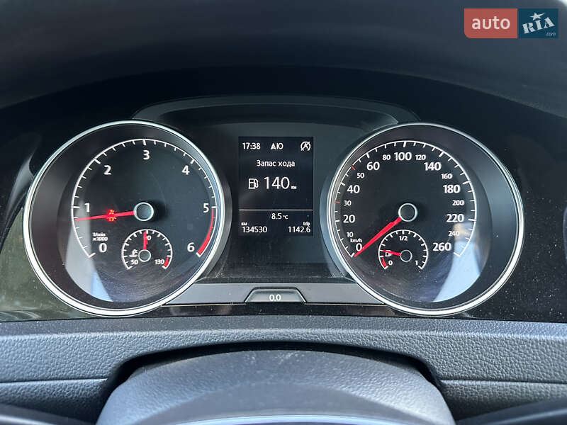 Хэтчбек Volkswagen Golf 2015 в Хмельницком