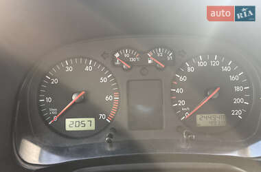 Хэтчбек Volkswagen Golf 2002 в Ровно